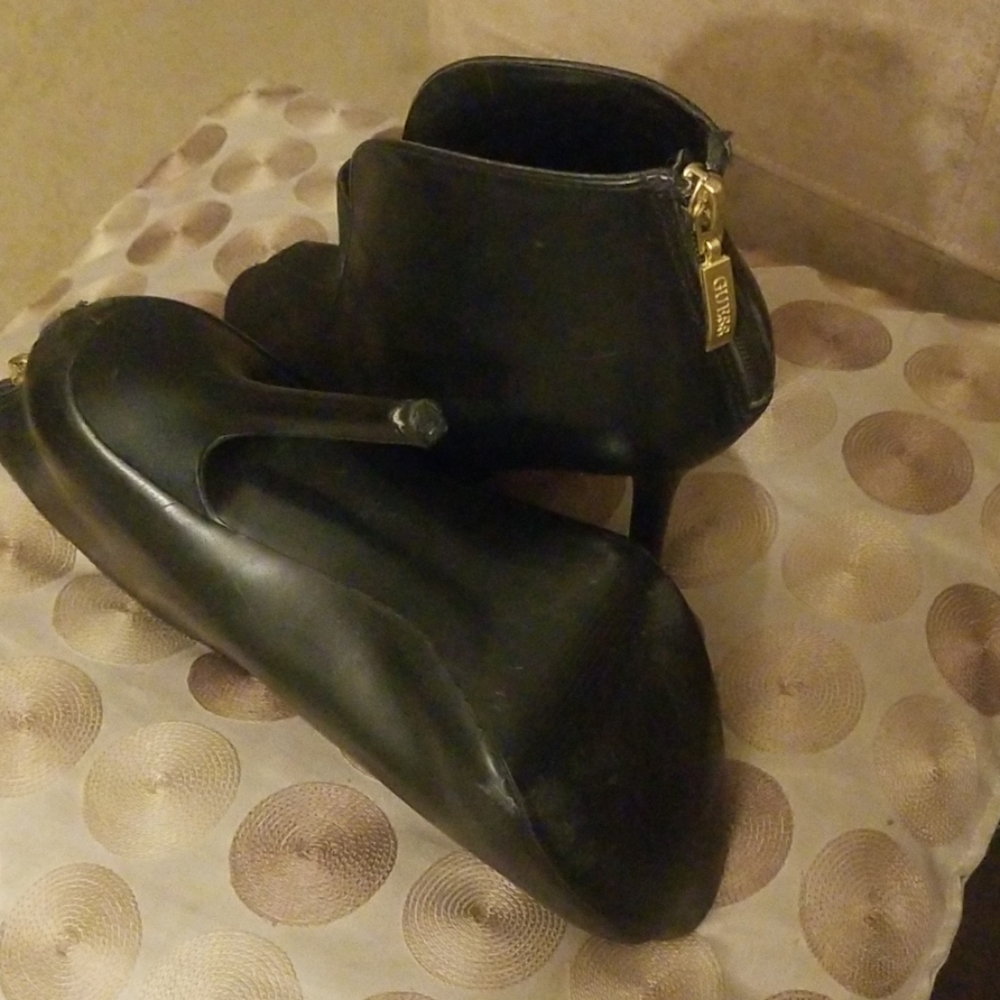 Shoes - Picture 3 of 5